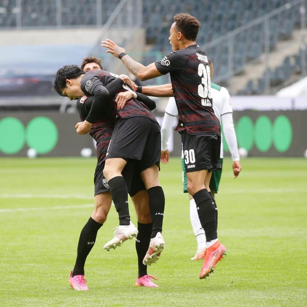 遠藤航さんのインスタグラム写真 - (遠藤航Instagram)「Happy to score and to get 3points ⚽️‼️ Unfortunately I can’t play the last game of this season but let’s win it ALL TOGETHER 🔥 . #vfb #stuttgart #bundesliga  #win #3points #goal  #6er #fighter #samurai #wataruendo」5月16日 4時57分 - endowataru