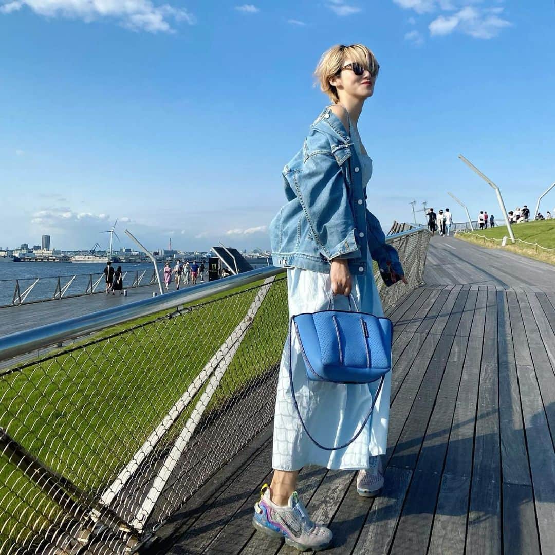 &mのインスタグラム：「ワンピな連日🫐💙よくみると左足すごい方向むいてる😂  #blue  #ワンピース  #loungedress  #zara #ママファッション #ママコーデ #ootd #mamalife」