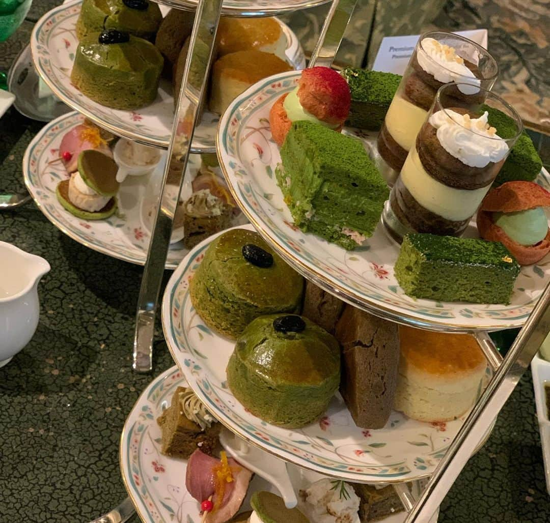 大槻ひびきさんのインスタグラム写真 - (大槻ひびきInstagram)「抹茶の アフタヌーンティー🥺🫖🧡 #afternoontea  #teatime  #maccha #cakestagram  #cake #アフタヌーンティー #スウィーツ #抹茶」5月16日 2時16分 - yanhibi0221