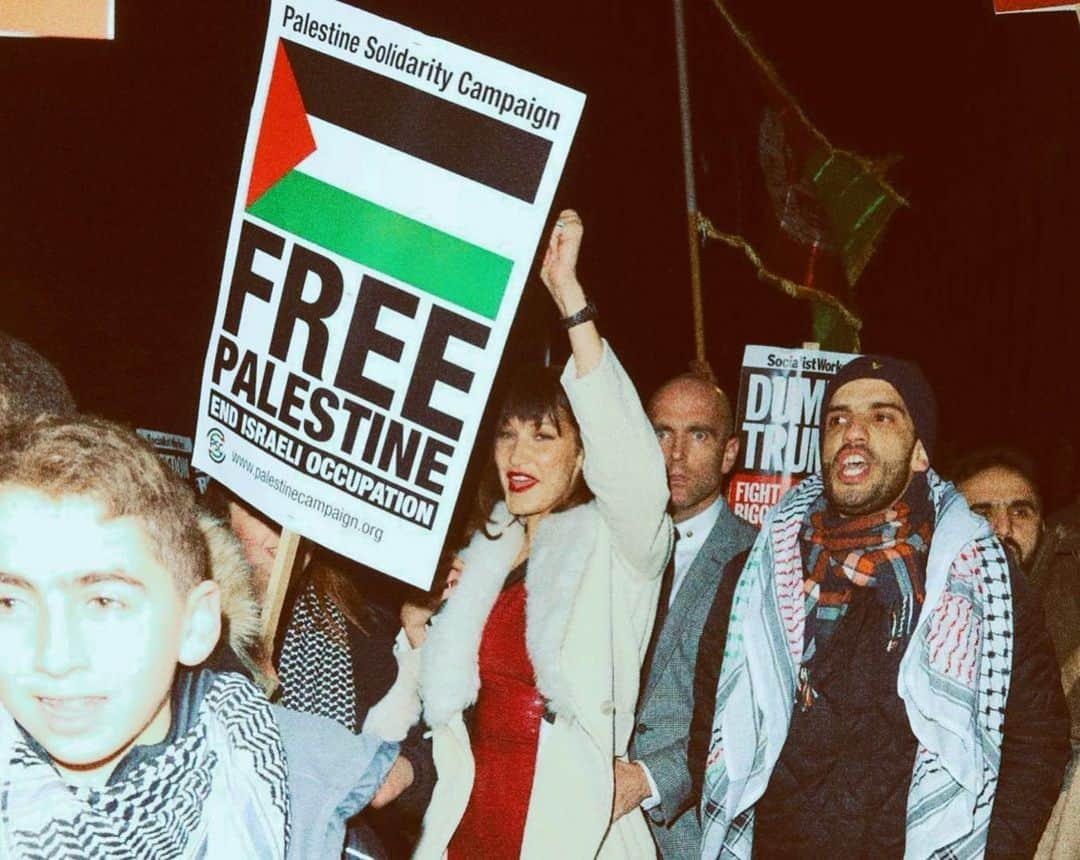 ベラ・ハディッドさんのインスタグラム写真 - (ベラ・ハディッドInstagram)「4 years ago...    it has always been #freepalestine . ALWAYS. I have a lot to say about this but for now , please read and educate yourself. This is not about religion. This is not about spewing hate on one or the other. This is about Israeli colonization , ethnic cleansing , military occupation and apartheid over the Palestinian people that has been going on for YEARS!  I stand with my Palestinian brothers and sisters , I will protect and support you as best as I can. I LOVE YOU. I feel for you. And I cry for you. I wish I could take away your pain. The pain of a father not being able to hug his wife or babies again. Of a mother who has to bury her child before she has the chance to watch them grow. Of children that are future artists , doctors , that will never be able to get the education or attention they deserve. To the Tetas and jidos that have built homes for their families , that they will never be able to live in again.  I see you. I hear you. I cry for you. And I am in pain for you.   I have been told my entire life that who I am : a Palestinian woman - is not real. I’ve been told my father does not have a birth place if he is from Palestine. And I am here to say . Palestine is very much real and the Palestinian people are here to stay and coexist. As they always have.   And we will always come together as a family. Always.  🇵🇸」5月16日 2時52分 - bellahadid