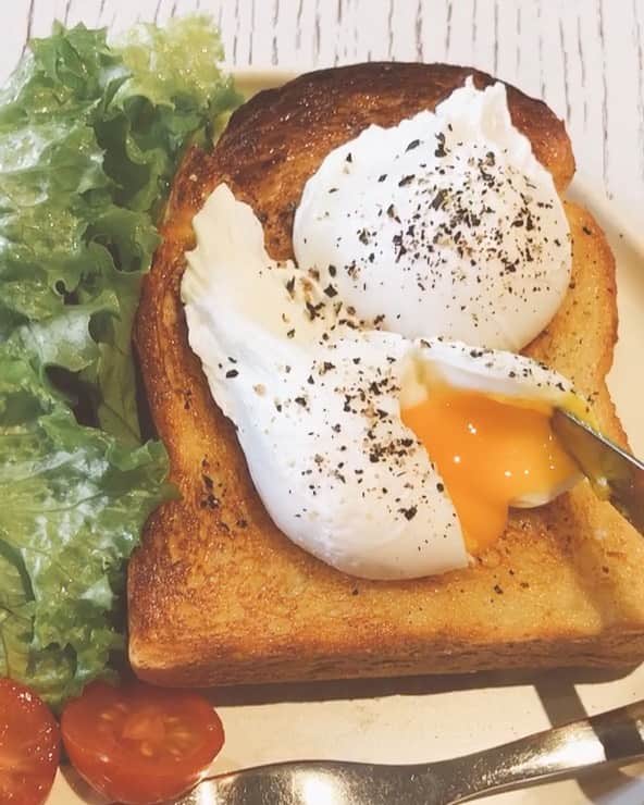 保科凜のインスタグラム：「美味しかった＾＾ お財布の中に鞭打ったら出てきた＾＾ 次はキルフェボンいく🫐   #bluebottlecoffee  #ブルーボトルコーヒー  #南青山  #南青山カフェ  #カフェ  #カフェ巡り  #カフェ好きな人と繋がりたい  #ポーチドエッグ  #半熟卵  #天才」