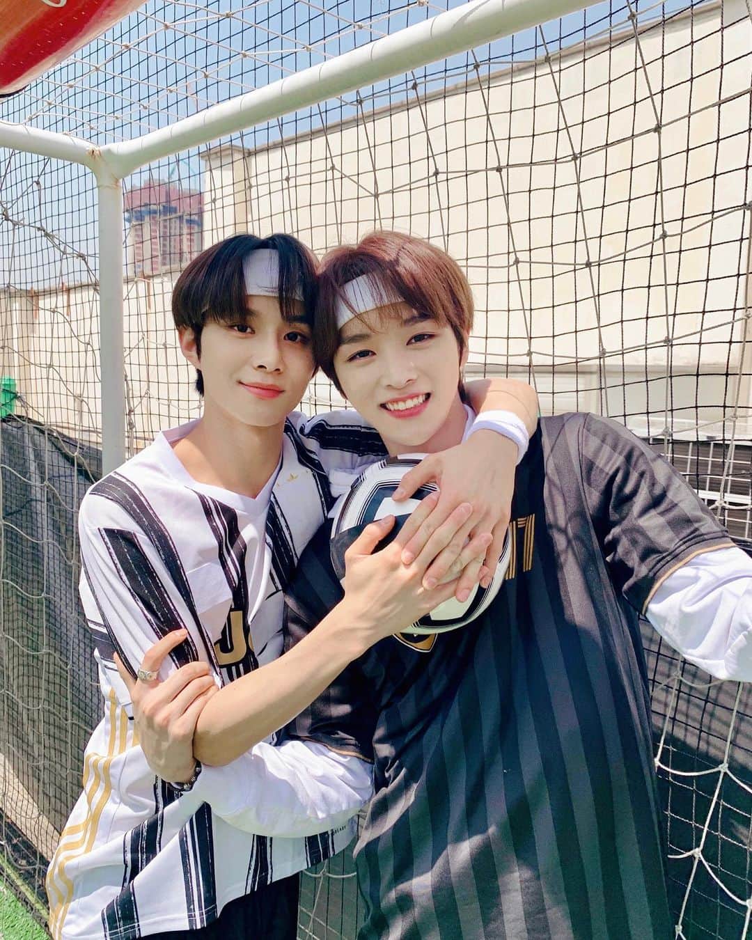 NCTさんのインスタグラム写真 - (NCTInstagram)「🥅🐶🦌💚  ⚽️ https://youtu.be/S9wcBWtbyRM  #김정우의_이사람을찾아서 #NCT #NCT127 #JUNGWOO #정우 #SUNGCHAN #성찬」5月16日 13時20分 - nct