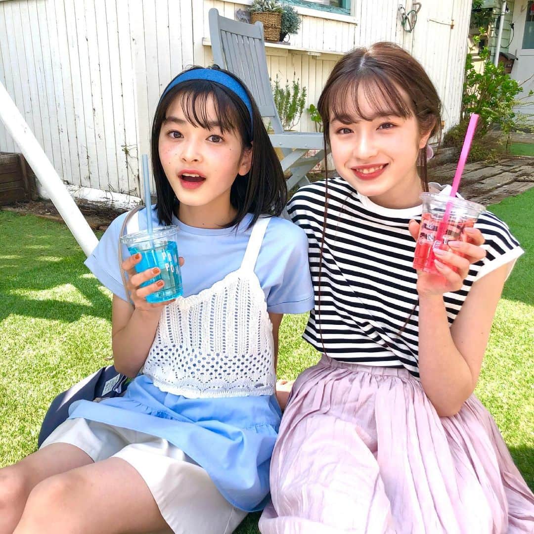 ニコ☆プチのインスタグラム：「☁️🏖🌻 . さわやかキュートな アヤメリシスターズ👭💕 . #葛西杏也菜 #滝口芽里衣 #ニコプチ #プチモ #コーデは全部ポンポネットジュニアです💘 #ドリンクカップにもご注目 @pomponettejunior_official」