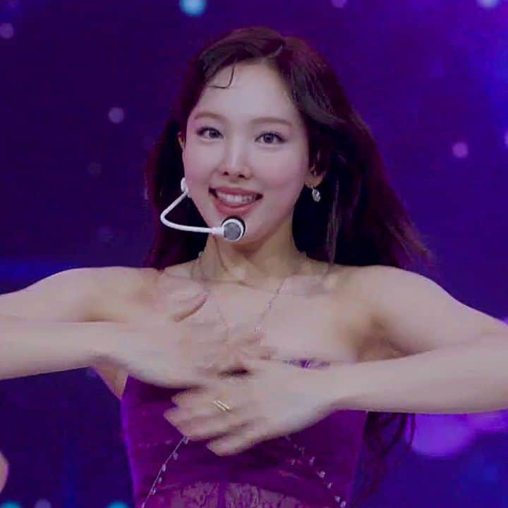 ナヨンのインスタグラム：「♪ Kura-Kura 🥰 © Zardexf ↬#Nayeon #TWICE #나연 #트와이스 ♡ "More videos on #twnayeontv"」