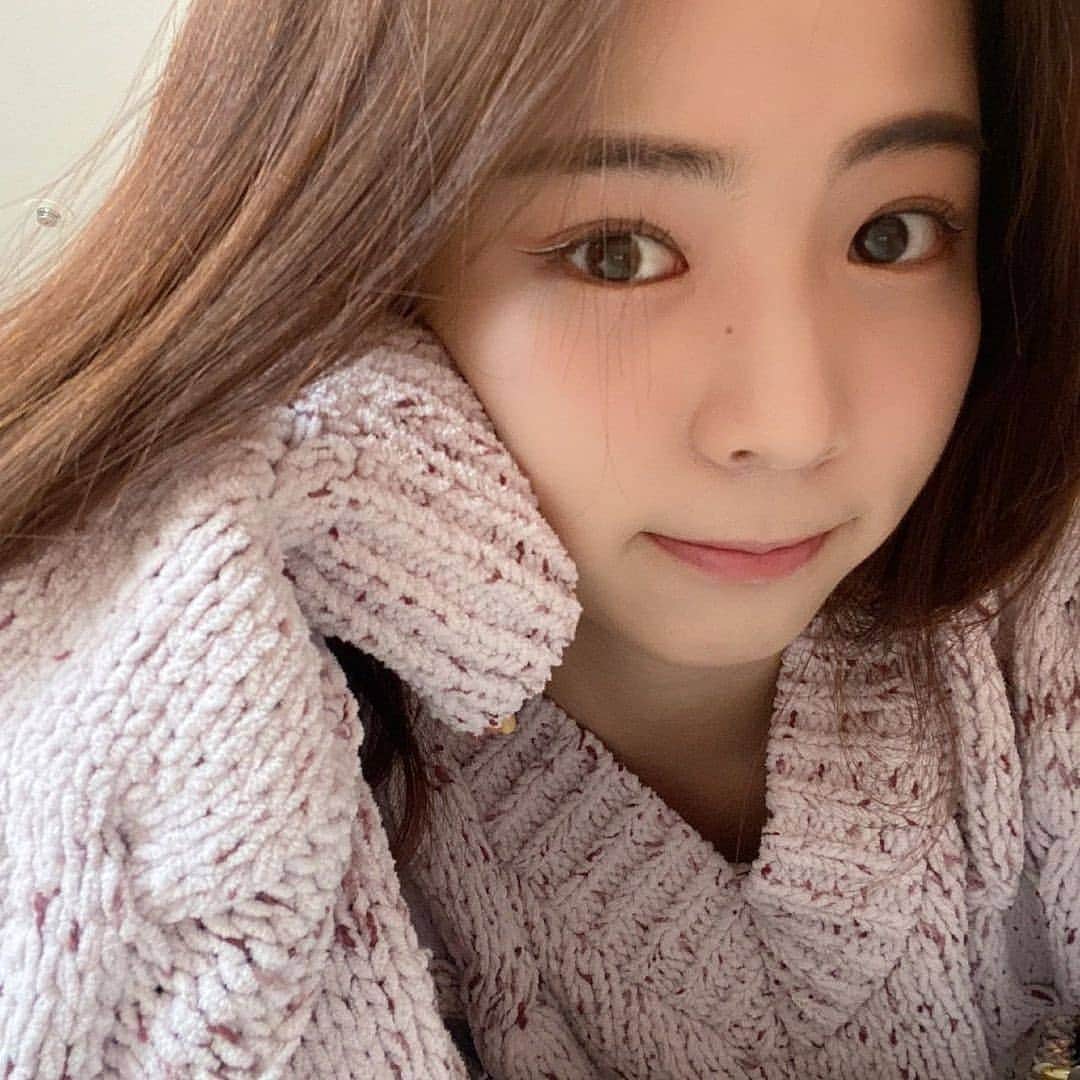 マヤ（勝村摩耶）さんのインスタグラム写真 - (マヤ（勝村摩耶）Instagram)「Maya's bareface🥺 she's just so pretty 😭😍 . . Follow @_MayaKatsumura for more content . . . #MAYAKATSUMURA #MAYA #NiziU #ニジュー #니쥬 #NiziUMaya #JYP #WithU #MakeYouHappy #Stepandastep #Take_a_picture #Poppin_Shakin」5月16日 5時14分 - _mayakatsumura