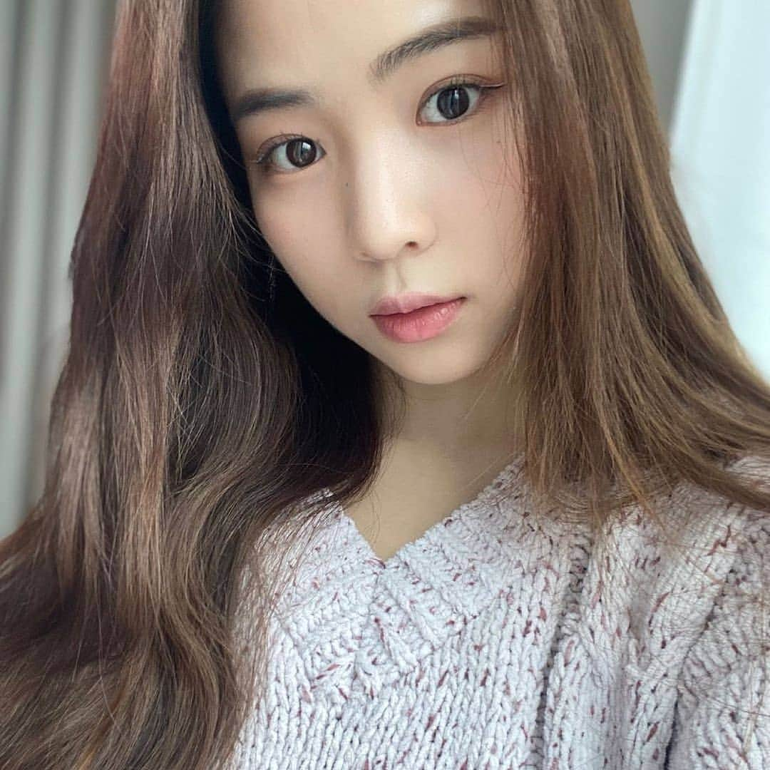 マヤ（勝村摩耶）さんのインスタグラム写真 - (マヤ（勝村摩耶）Instagram)「Maya's bareface🥺 she's just so pretty 😭😍 . . Follow @_MayaKatsumura for more content . . . #MAYAKATSUMURA #MAYA #NiziU #ニジュー #니쥬 #NiziUMaya #JYP #WithU #MakeYouHappy #Stepandastep #Take_a_picture #Poppin_Shakin」5月16日 5時14分 - _mayakatsumura