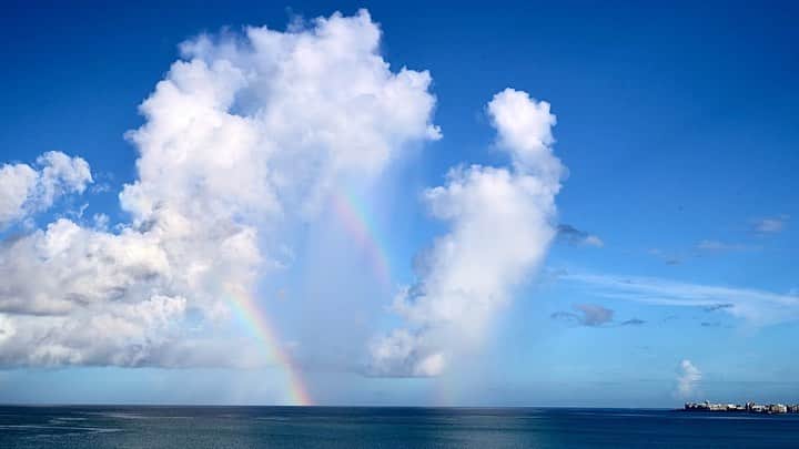 Syuuichi Yamadaのインスタグラム：「おはよう🌞 朝起きて虹が見える生活🌈 ・ ・ ・ #沖縄#東京カメラ部#沖縄好きな人と繋がりたい#海#夏#虹#一人旅#女子旅#写真好きな人と繋がりたい#visitokinawa#okinawa#beokinawa#retrip_nippon#tokyocameraclub#divermag#ocean」