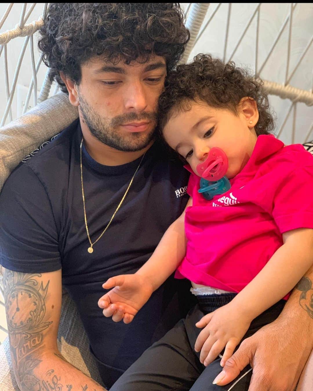 のインスタグラム：「Minha Louise ❤️👩🏻‍🦱」