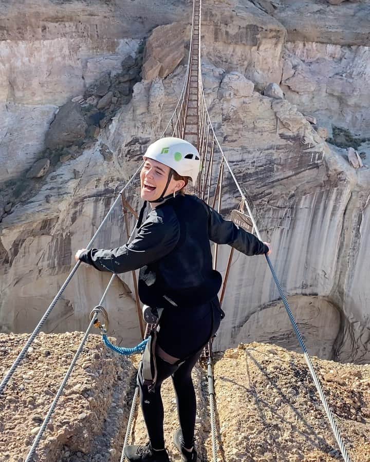 ゾーイ・ドゥイッチのインスタグラム：「me: i’m honestly not that dramatic  also me:」