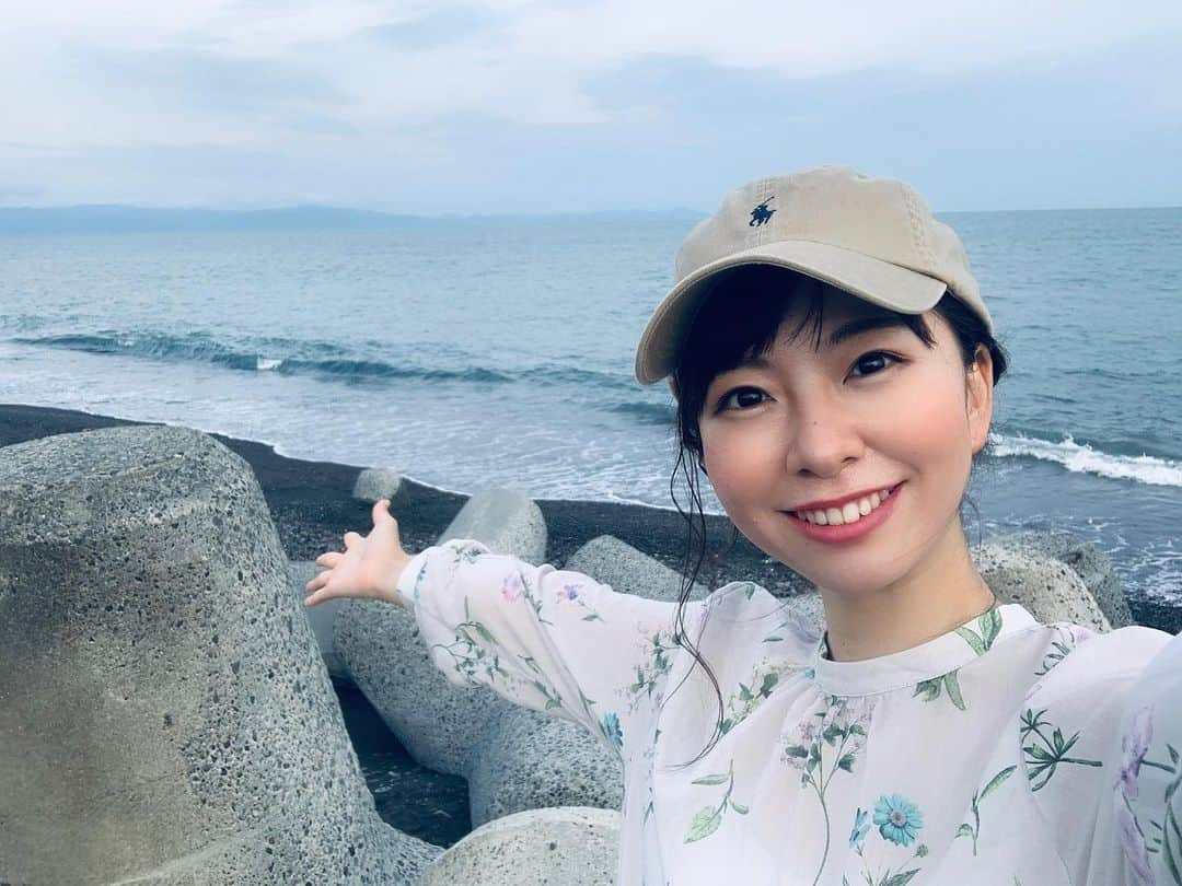 宮﨑玲衣さんのインスタグラム写真 - (宮﨑玲衣Instagram)「* きのうの夕方 ふと 海が見たくなって でも ペーパードライバーなので 往復10キロ 歩いていってきました🚶‍♀️  遠出はなかなかできないけど 近くにいいところが たくさんある静岡 大好き🗻  （撮影時のみマスクを外しています）  #静岡 #海 #アナウンサー #足が痛い」5月16日 9時02分 - rei__miyazaki