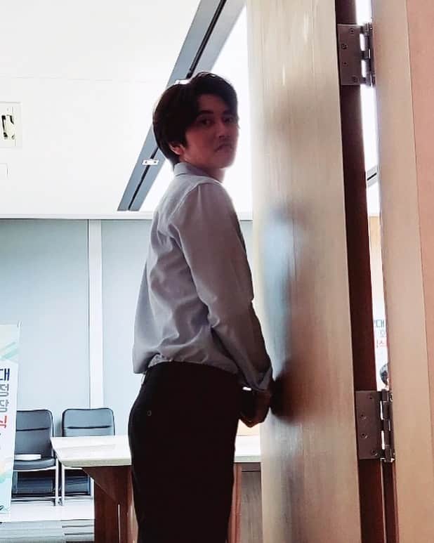 ジェヒのインスタグラム：「비가 계속 오네........... . . . #비내리는주말 #주말 #비」