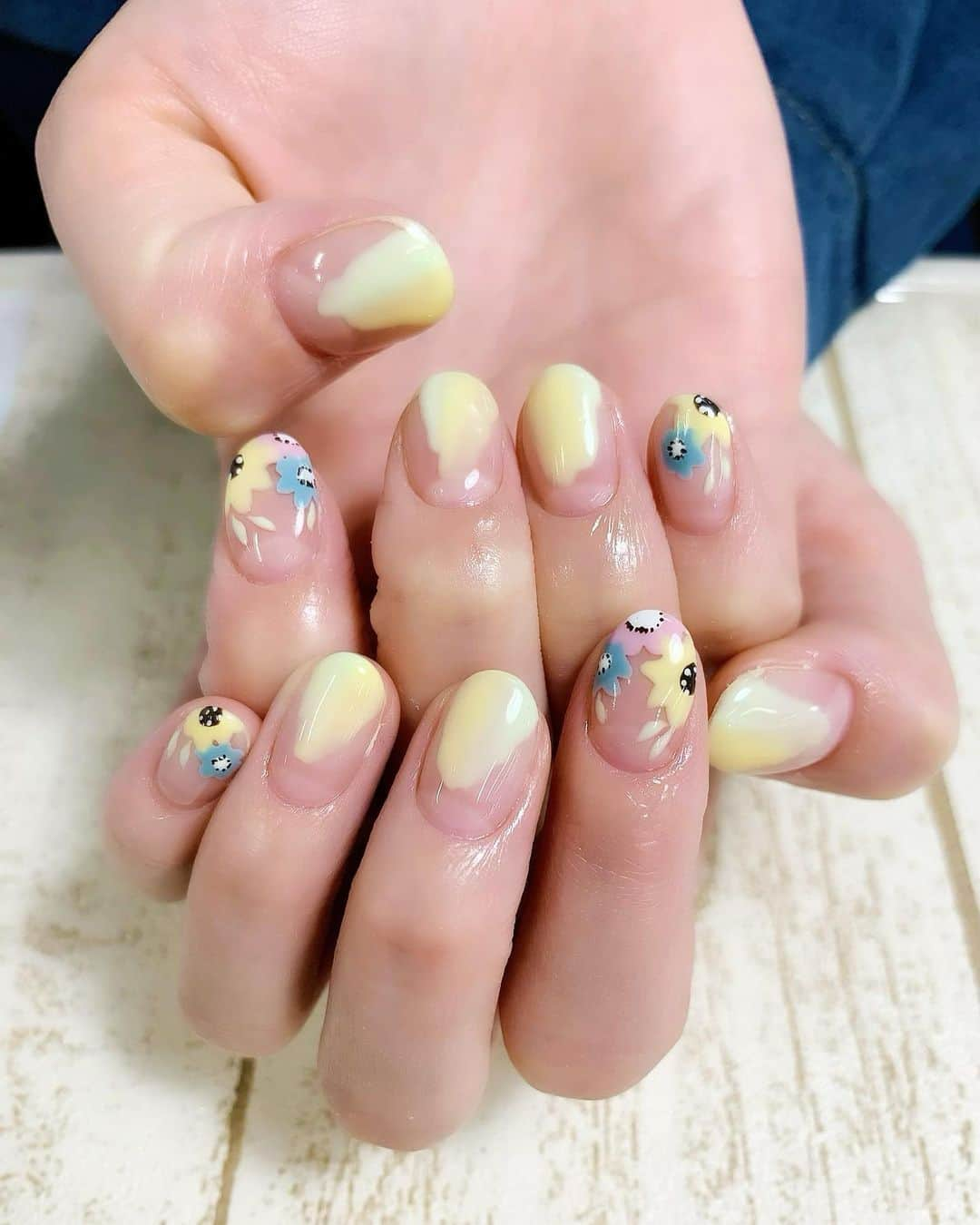 蒼乃茜さんのインスタグラム写真 - (蒼乃茜Instagram)「Spring ✖︎ Flower 💐nail  #ネイル #nail #nailart #ジェルネイル #ネイルアート #nails #ネイルデザイン #naildesign #gelnail #instanails #ジェル #art #渋谷 #ジェルアート #instagood #nailparfaitgel #ショートネイル #fashion #beauty #春ネイル #nailsalon #nailstagram #春 #springnails #gelnails #flower #フォロー #instafollow #follow #followme」5月16日 9時49分 - aono_akane