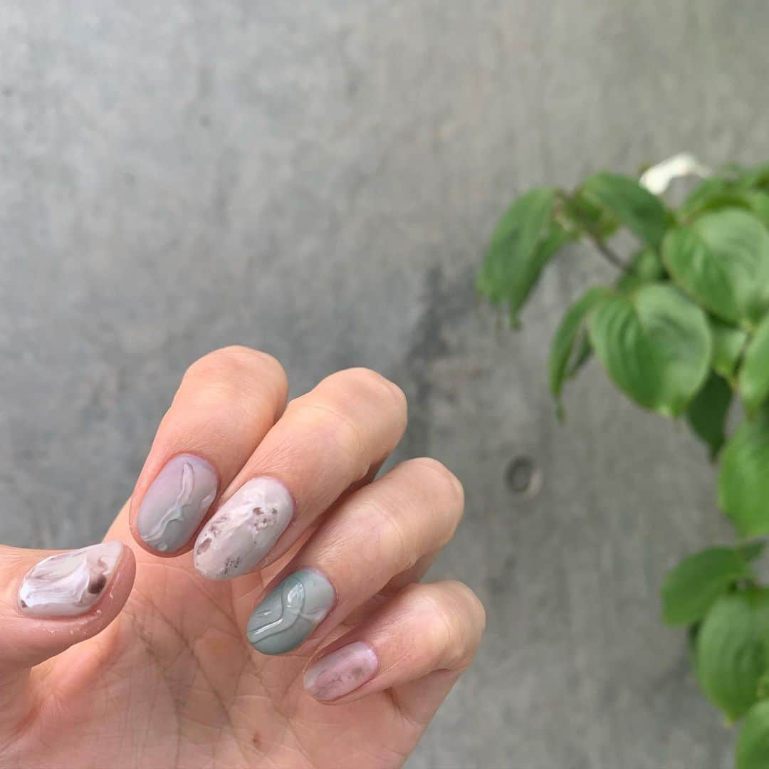 美優さんのインスタグラム写真 - (美優Instagram)「@lapilie_nail ♡  夏前のこの季節はマットに水滴ネイルがしたくなる☺️✨  どの指のアートもかわいくって 暇があれば爪見ちゃうし触っちゃう〜😁  担当/ @tsubasa_by_dlaw.lapilie   #nail #水滴ネイル　#マットネイル #lapilie」5月16日 10時35分 - miyu11_20