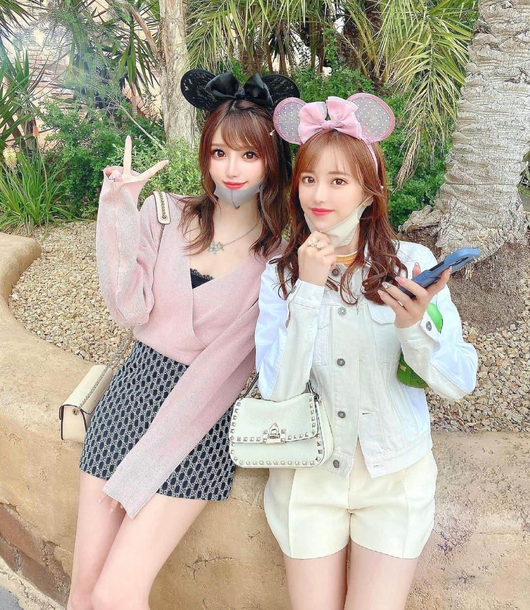 のインスタグラム：「ミニーさん💓💓💓  #ディズニー#ディズニーコーデ #ディズニーシー #disneyseatokyo #東京ディズニーシー #休日の過ごし方 #人生を楽しむ #友達」
