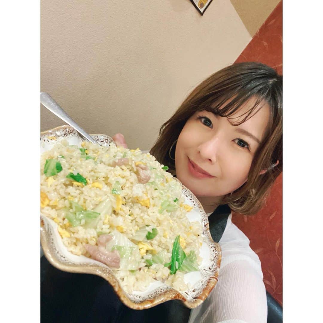 福咲れんさんのインスタグラム写真 - (福咲れんInstagram)「みなさまお元気ですか？ 気付いたら約2ヶ月ぶりの更新😂  最近はレッドドラゴンに出勤しつつ、たまに友達と外飯したり、人生初の劇団四季観に行ったり☺︎ (基本自粛モードだけど息抜きも大事よね〜)  写真は火鍋食べ放題にプラス1000円でつけれる中華食べ放題メニューに載ってたチャーハン。これだけでお腹いっぱいなってもーて。」5月16日 22時52分 - renren108