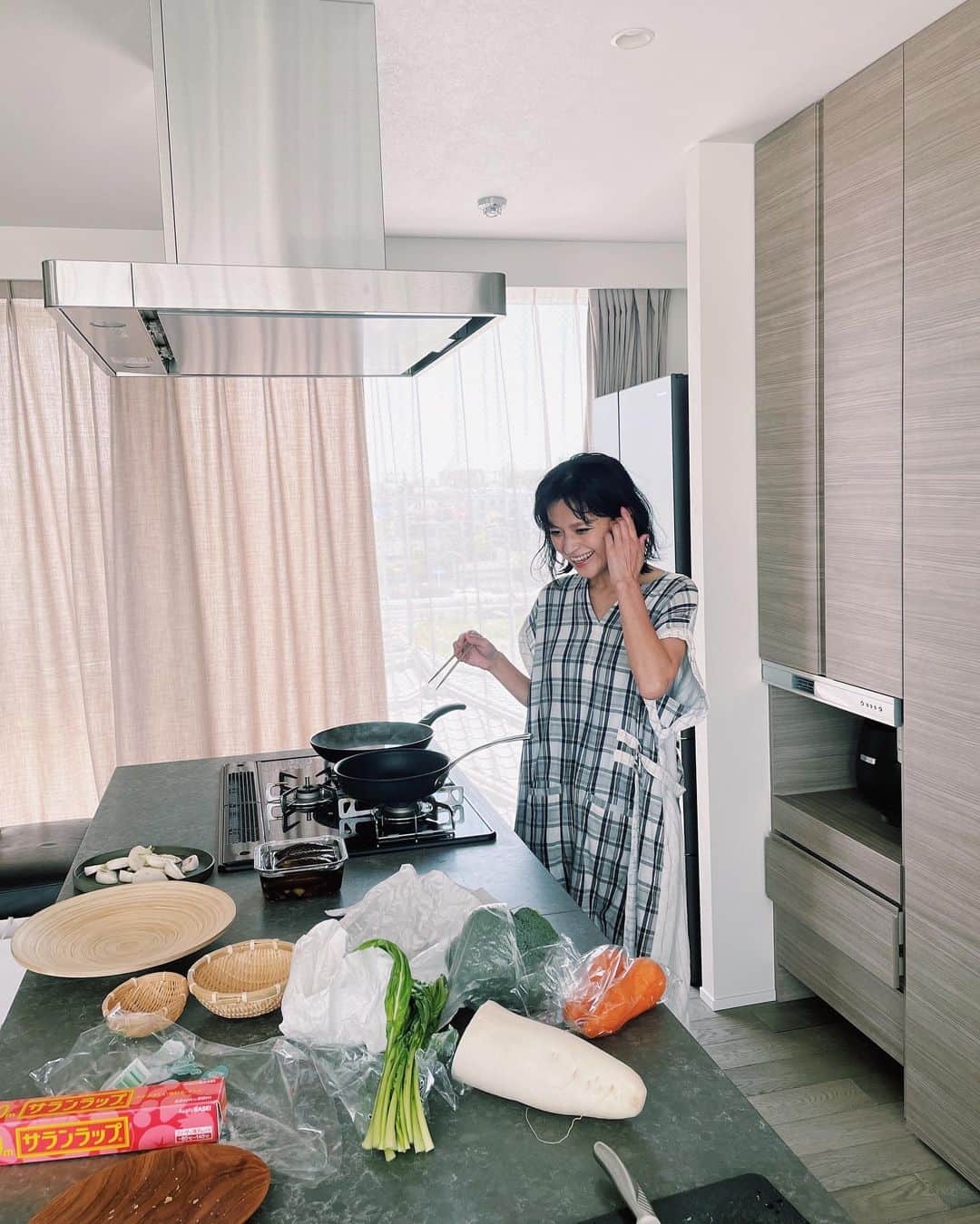 原田沙奈子さんのインスタグラム写真 - (原田沙奈子Instagram)「さ、お料理開始。 野菜たくさん食べるよー🥬  #キッチン#料理」5月16日 15時17分 - sanakoharada