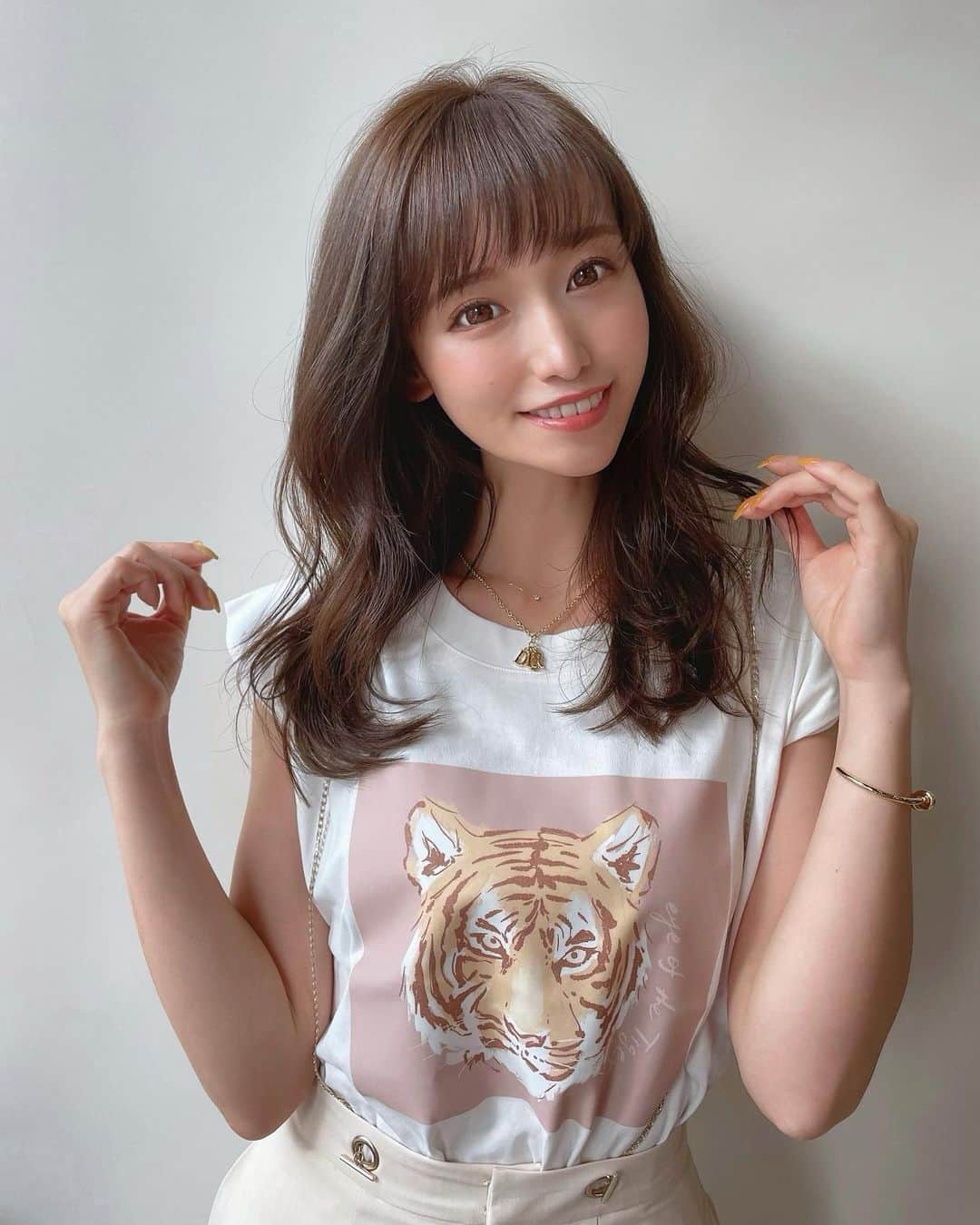 のインスタグラム：「髪染めた🐯❤️ 暖かくなってきたから暗すぎない色で傷んでたからちょっと髪も切ってくれた💇‍♀️ いつも可愛くしてくれてありがとう🥰🌷🌷 @chihiro__laf   #引地裕美 #モデル #rq #レースクイーン #アーティスト #UMine  #darich  #얼스타그램 #照片 #粉我 #ゆうみ服  #패션스타그램 #데일리코디 #패션 #时装周」