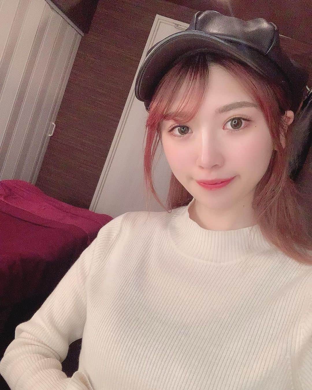 SHINTANITOUKOのインスタグラム：「翠SUI SPAで小顔矯正コルギしてきた❤﻿ コルギは初めてだったけど、﻿ めちゃくちゃよかった！！！﻿ 即効性あるし、終わった瞬間顔が﻿ 一回り小さくなってたし﻿ 凝りもほぐしてくれて軽くなった😚😚﻿ ﻿ 個室だしゆったりできた😌！﻿ アフターティーもご馳走様でした☕️♡﻿ ﻿ ﻿ pr @sui_spa﻿ #翠SUISPA #表参道エステ #小顔矯正 #頭蓋骨矯正 #むくみ解消 #コルギ #ヘッドスパ #スイスパ#スッキリ #初体験 #表参道 #美容 #美活 #小顔になりたい #アフターティー #レースクイーン」