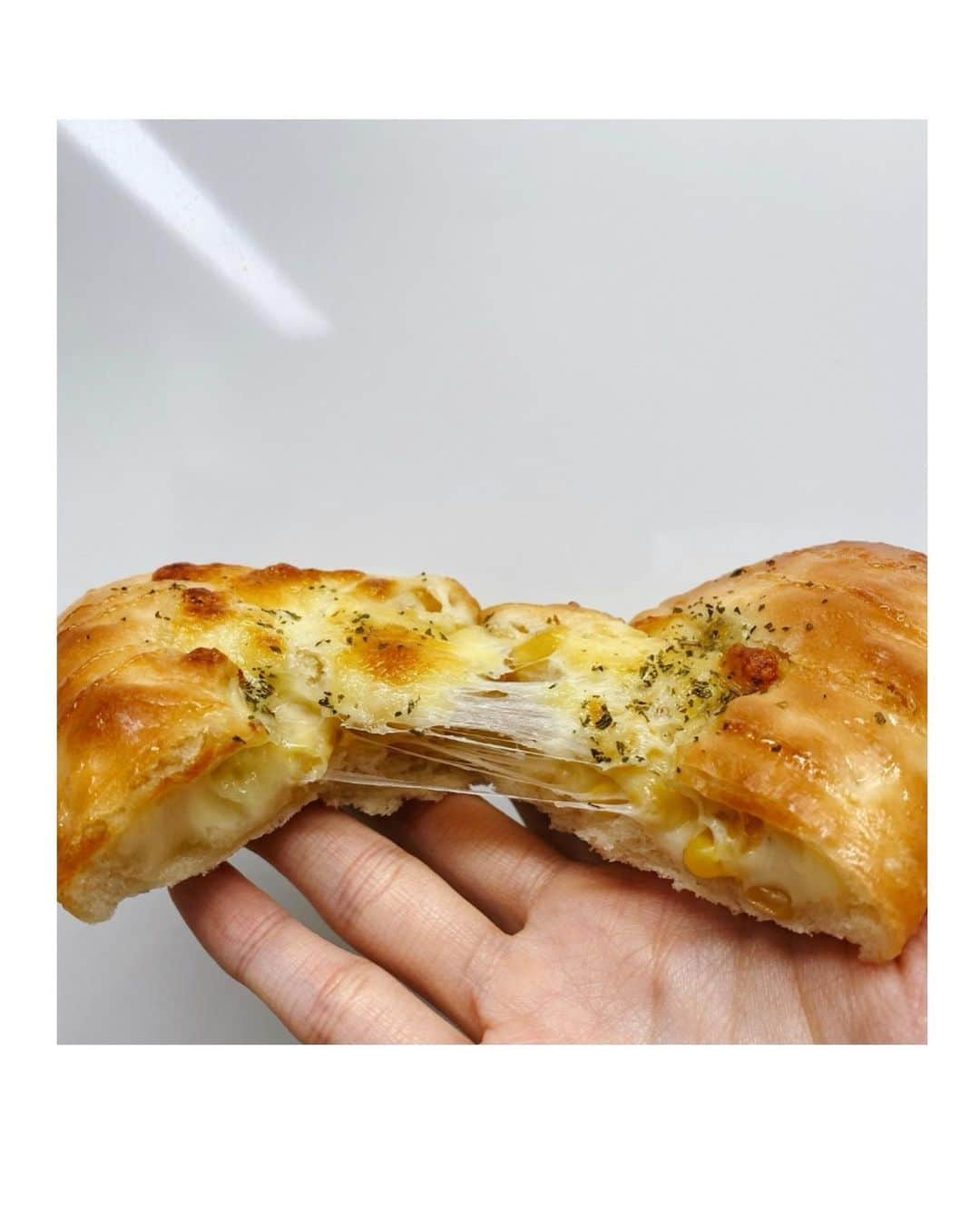 ユナさんのインスタグラム写真 - (ユナInstagram)「🌽🧀 corn cheese bread #홈베이킹👩🏻‍🍳」5月16日 18時01分 - yoona__lim