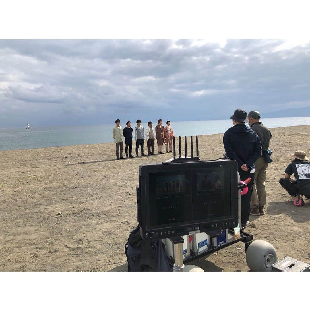 V6のインスタグラム：「. V626 Instagram 開設いたしました。  撮影の裏側などお届けできればと思います＊ よろしくお願いします！  #V626 #つづけてきた誇りと」