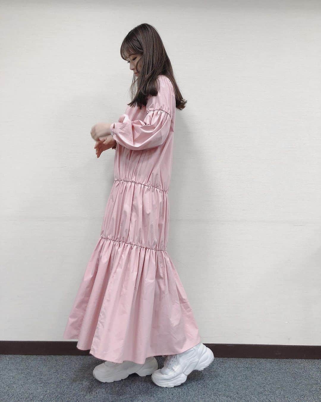 渋谷凪咲さんのインスタグラム写真 - (渋谷凪咲Instagram)「春のピンクワンピース🍡🌸  やわらかピンクがすきです♡ 気分もるんるんします♡ お散歩行きたくなりました♡ . . #オンラインお話し会 #ありがとうございました！ #今日の私服 #ワンピース #シンプルコーデ  #ピンクガール」5月16日 18時52分 - nagisa_nikoniko