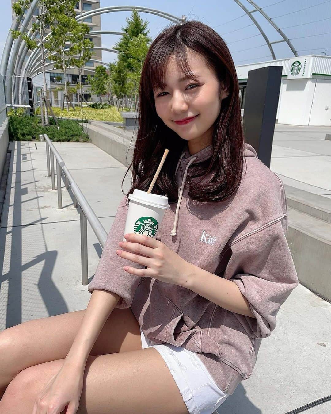 杉浦みずきのインスタグラム：「. 日光浴🌞 ・ ・ #kith #kithtokyo #miyashitapark」