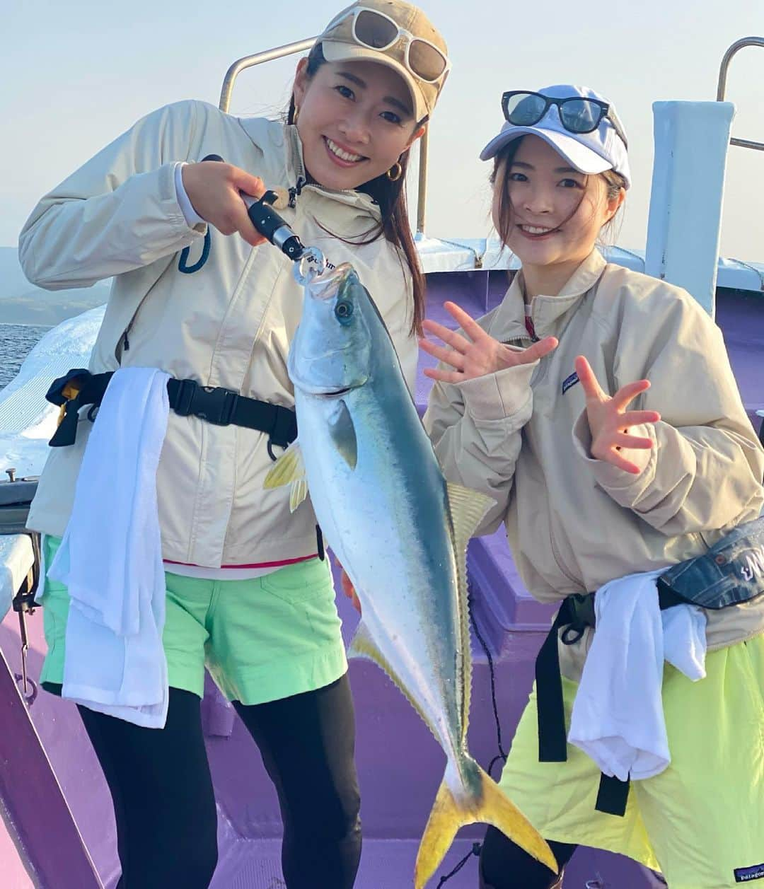 村西利恵のインスタグラム：「✔︎﻿ 釣りたガール！濃いめの新作ができました🎥﻿ ﻿ 釣りビジョンでは今夜放送📺﻿ ﻿ カンテレでは6/6(日)朝6:30〜と6/13(日)朝6:30〜です❣️﻿ ﻿ 私の大好きな和歌山県串本町の海で五目釣り！﻿ ﻿ 関西に引っ越してきた加藤るみちゃんをお迎えし﻿ ﻿ テンビンとノマセでいろんな魚種を釣れるだけ釣っちゃいます🐟﻿ ﻿ 番組史上最大のピンチもあり…🤣﻿ ﻿ 家に帰ってからも台所で奮闘する姿を動画に撮りましたので﻿ ﻿ ぜひご覧下さい❤️﻿ ﻿ ﻿ #釣りたガール濃いめ﻿ #釣りたガール﻿ #和歌山県串本町﻿ #闘龍丸﻿ #闘龍丸水産﻿ #テンビン釣り﻿ #ノマセ釣り﻿ #アジノマセ﻿ #ウメイロ﻿ #高級魚﻿ #ノマセは宝くじみたいなもん﻿ #関西人になった﻿ #加藤るみ ちゃん﻿ #濃いめになってから初登場﻿ #ぜひご覧ください」