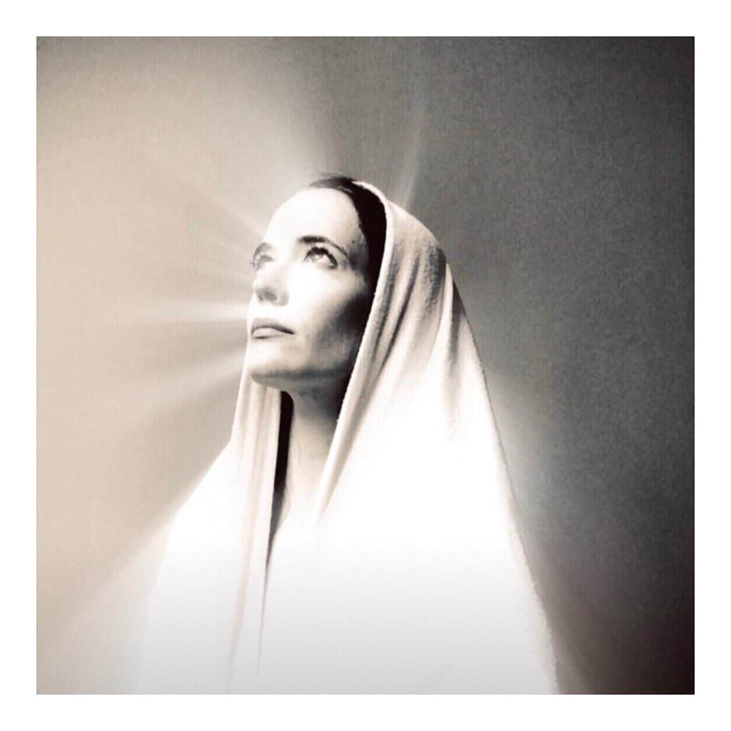 エヴァ・グリーンのインスタグラム：「“I wish there was a religion that would not let people either hate or hurt each other.” — George Sand」