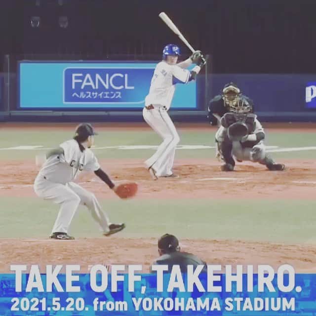 石川雄洋のインスタグラム：「#Repost @baystars_official with @make_repost ・・・ . #石川雄洋 氏が選ぶ思い出のプレーBEST3！ . 2つ目は、こちら。 #中畑清 監督の通算200勝を引き寄せる2ランHR！ . 本人が語る思い出エピソードは球団公式twitterで！ . #TAKEOFFTAKEHIRO #baystars」