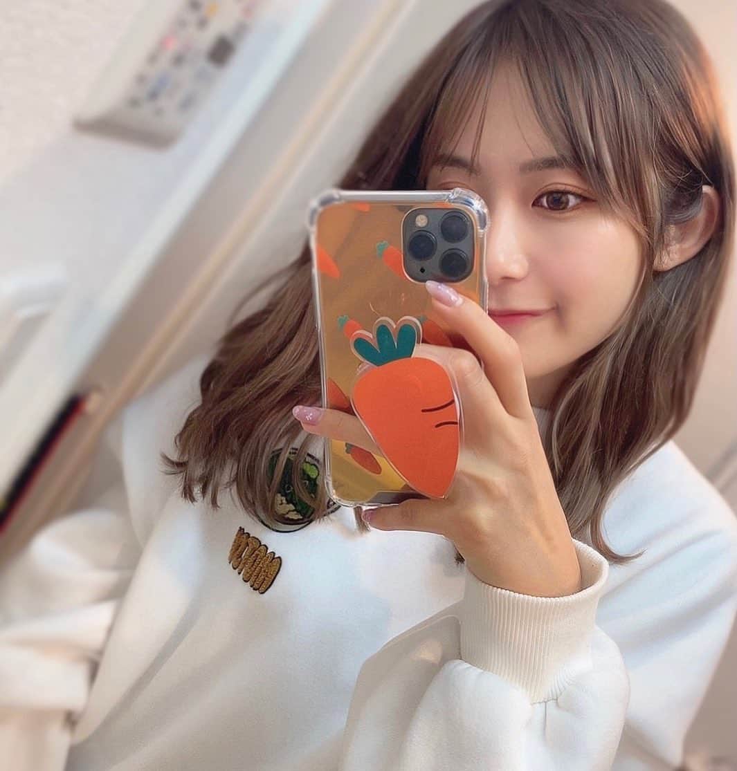 後藤佑紀のインスタグラム：「. スマホケース替えた🥕🥕🥕 . #caseiphone #iPhoneケース #フィンガーリング #🥕」