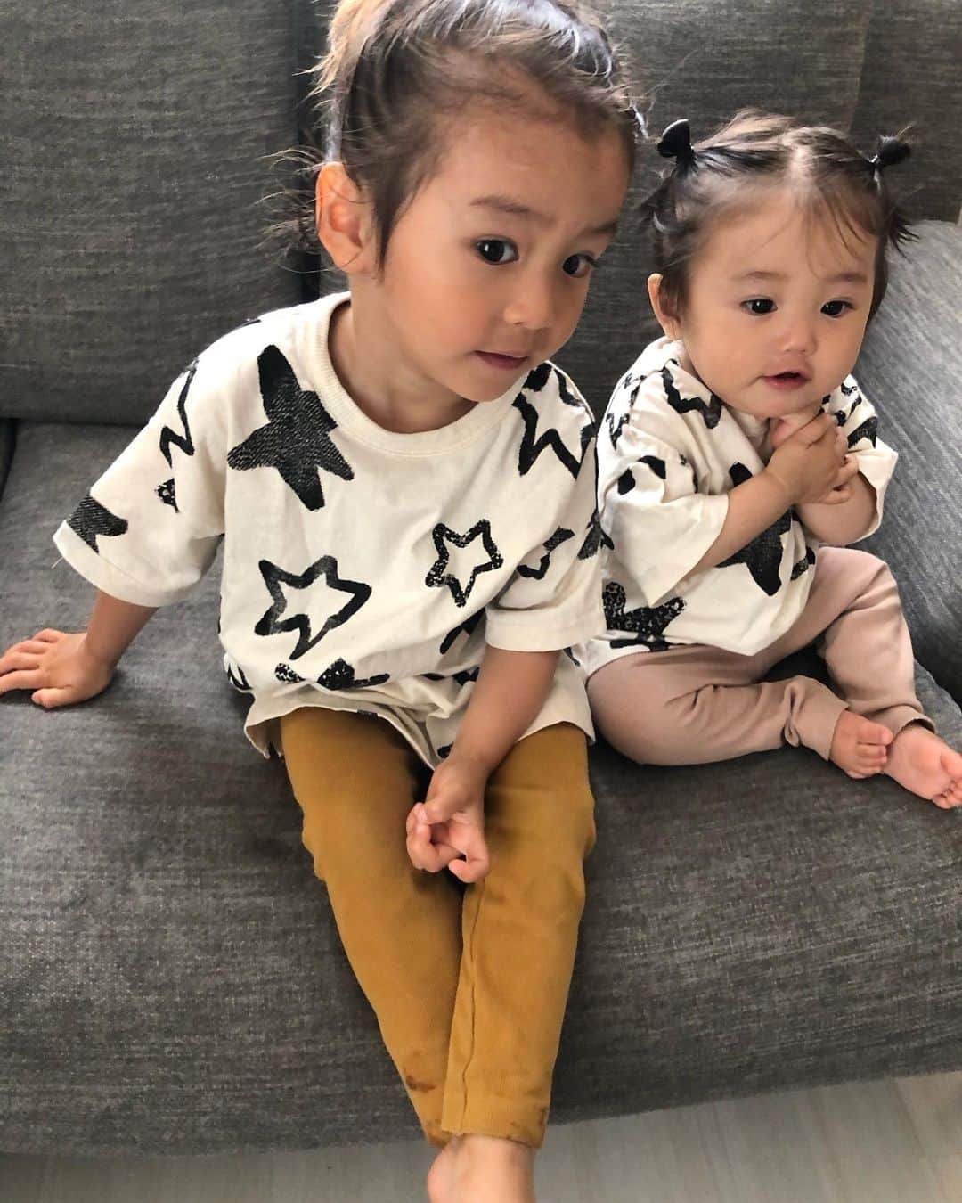 EMILY/BLUEさんのインスタグラム写真 - (EMILY/BLUEInstagram)「初めてのペアルック☆★ おやすみなさーい💫💫💫 #ペアルック #zarakids #2歳 #10ヶ月 #zarababy  #コーディネート #ファッション #カジュアルコーデ #男の子ママ #女の子ママ #子供のいる暮らし #おうち時間 #キッズコーデ #赤ちゃんのいる生活 #uniqloginza #ユニクロキッズ #hmbaby」5月16日 21時27分 - emilybluejewelry0220