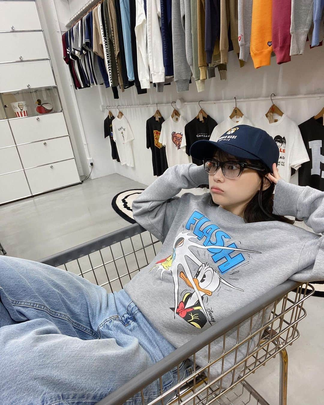 重盛さと美さんのインスタグラム写真 - (重盛さと美Instagram)「💛💙💤💤💤  👓 @jins_japan × @nigo  🦛🦛🦛 @k_i_h_o_   昔からカゴに入るのスキ👶🏻✌️（笑）」5月16日 21時45分 - satomi_shigemori