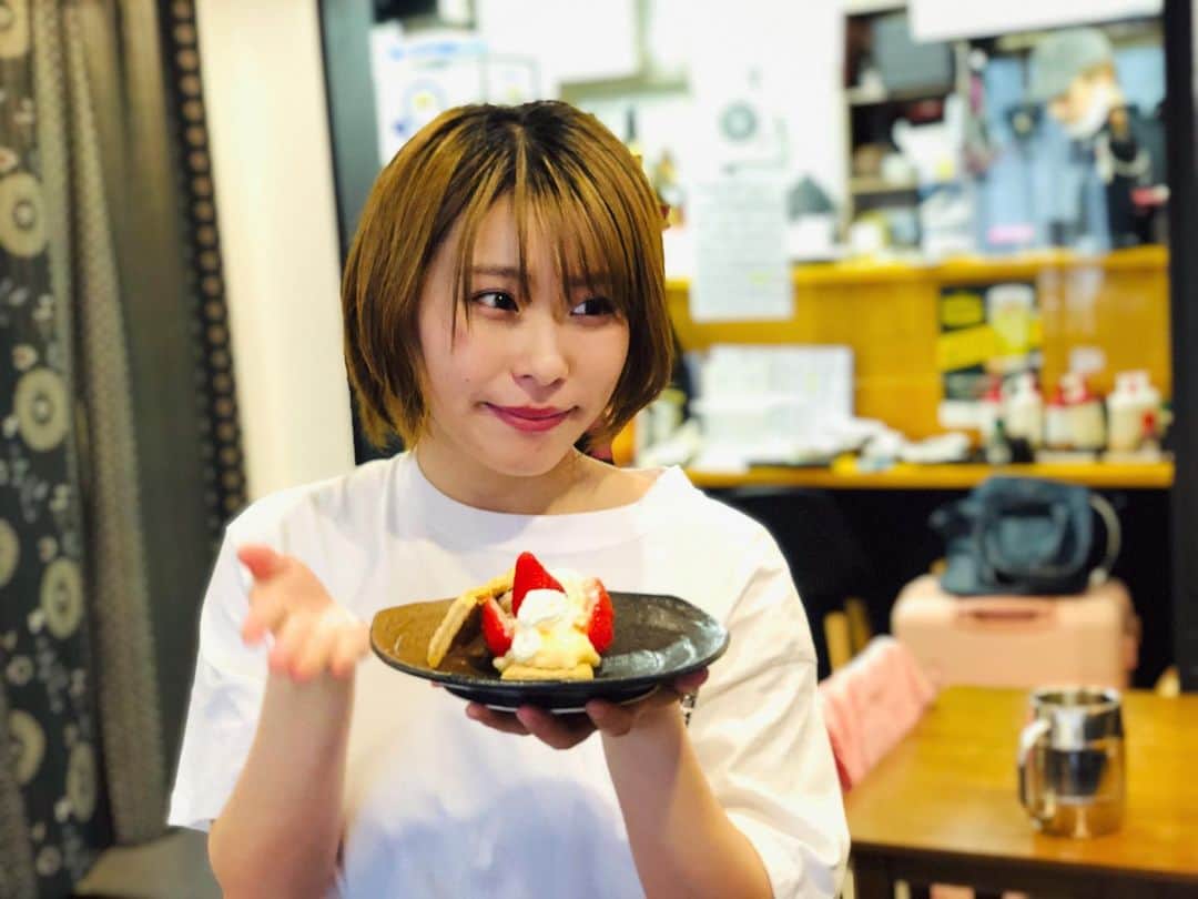 塚田綾佳のインスタグラム：「『#異世界居酒屋あやぽん』 ありがとうございました❣️✨✨   今回は♡♡ あやぽん流♪海鮮もりもりチラシ寿司🐟と豚巻き串🐷でした～.ᐟ.ᐟ  手作りデザートは 苺のミルフィーユです💓🍓  みんなの #おいしぃー が めちゃくちゃ嬉しぃ～～🥰❣️  次回▽ ーーー 5／30（日）️OPEN❣️ 場所 馬喰町駅から徒歩2分 たまりば @tamariba_  ーーー 【異世界茶屋】🍵 ①12:40～13:40 ②13:50～14:50 ③15:00〜16:00  【異世界酒場】🍺 ①16:20～17:20 ②17:30～18:30 ③18:40～19:40  参加費 10,000円 ・選べるあやぽん手作りお食事プレート ・お飲み物  ・あやぽんと乾杯付き🍻 ・特典付き（茶屋ver.酒場ver.） ・あやぽんポイントカード 1pt ・写真撮影ok ※お席代も含まれています ※追加でお飲み物や他メニューも頼めます♪ ※通しの方はそのまま店内でお待ち頂けます（茶屋と酒場の間もok♪）  〈ご予約〉ayaka@why-not.asia 題名 異世界居酒屋あやぽん 本文 氏名（HN）・部数・お食事プレート・電話番号 ※アレルギーや苦手な食べ物がある方はご記載下さい  ※paypay、クレジットカードも使えます♪ ーーー  あやぽんの手料理食べに来てね.ᐟ.ᐟ💓  ーーー #彼女とデートなうに使っていいよ て #sns用レンタル彼女  #居酒屋たまりば #馬喰町たまりば #たまりば #異世界  #あやぽんcooking #japanesefood 　#異世界居酒屋 #異世界茶屋 #居酒屋酒場  #shooting #셀카 #미소녀 #일본인 #非常好 #摄影 #塚田綾佳」