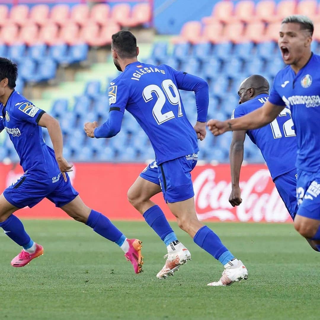 久保建英さんのインスタグラム写真 - (久保建英Instagram)「Muy contento por los 3 puntos en casa, por mi gol y sobretodo por la permanencia 💙💙💙💙💙 Muchas gracias a toda la afición!!! El GETA ES DE PRIMERA 🔵💙💪 #Getafe#takefusakubo#kubo #laliga #久保建英」5月17日 7時18分 - takefusa.kubo