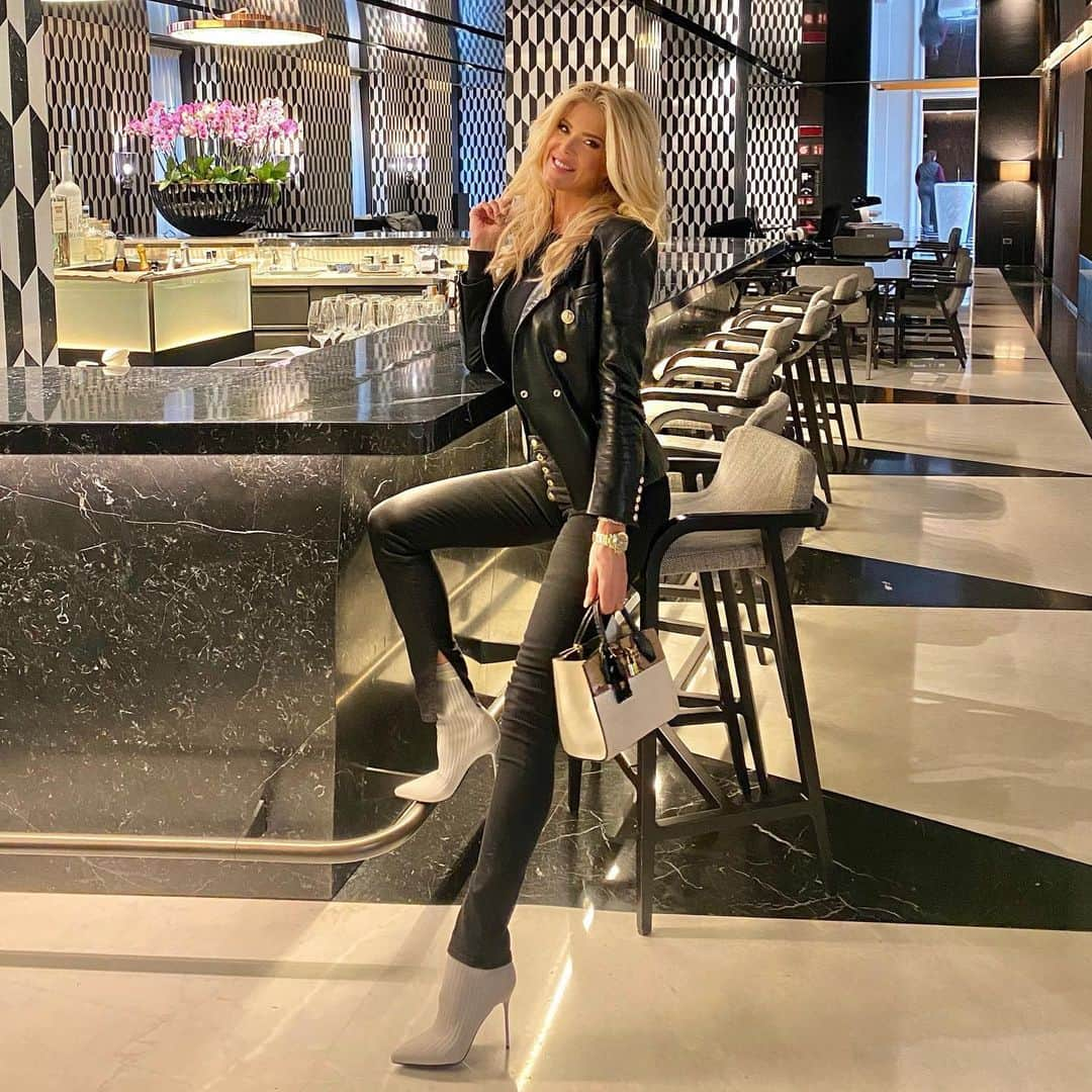 ヴィクトリア・シルヴステッドさんのインスタグラム写真 - (ヴィクトリア・シルヴステッドInstagram)「Buona Domenica da Milano 🇮🇹   Shopping Eating and Pampering ... my perfect weekend ❣️」5月17日 0時48分 - victoriasilvstedt