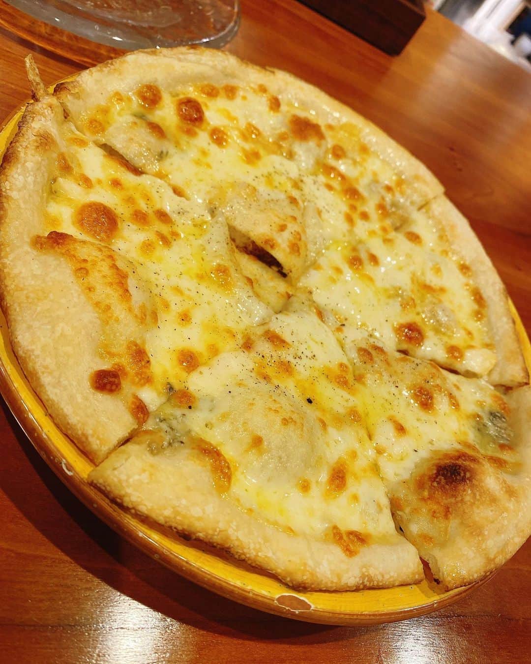 越野矢素子さんのインスタグラム写真 - (越野矢素子Instagram)「イタリアンを早めの夕食で食べて来ました☺️ アンティーブのクワトロフォルマッジは安定の美味しさ😋毎回注文してしまう❤️  @antibes.sinryo」5月17日 1時57分 - loversyaso