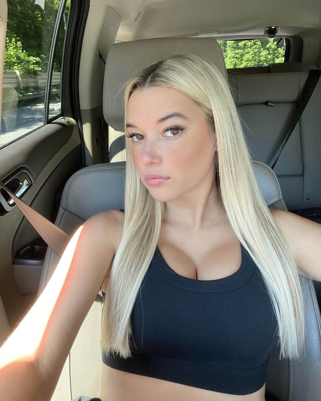 サラ・スナイダーのインスタグラム：「Traffic in my @alo #alopartner」