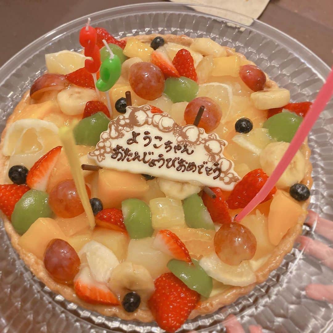 熊田曜子さんのインスタグラム写真 - (熊田曜子Instagram)「It was my birthday so I ate cake every day.  お誕生日weekという事で 毎日ケーキを食べてたよ🎂 そして今日から作品撮りのグラビア撮影📸 太らないように調整したながらケーキを食べたから大丈夫🙆‍♀️  なはず😅  #お誕生日　#birthday #ケーキ　#cake #お祝い」5月17日 6時42分 - kumadayoko