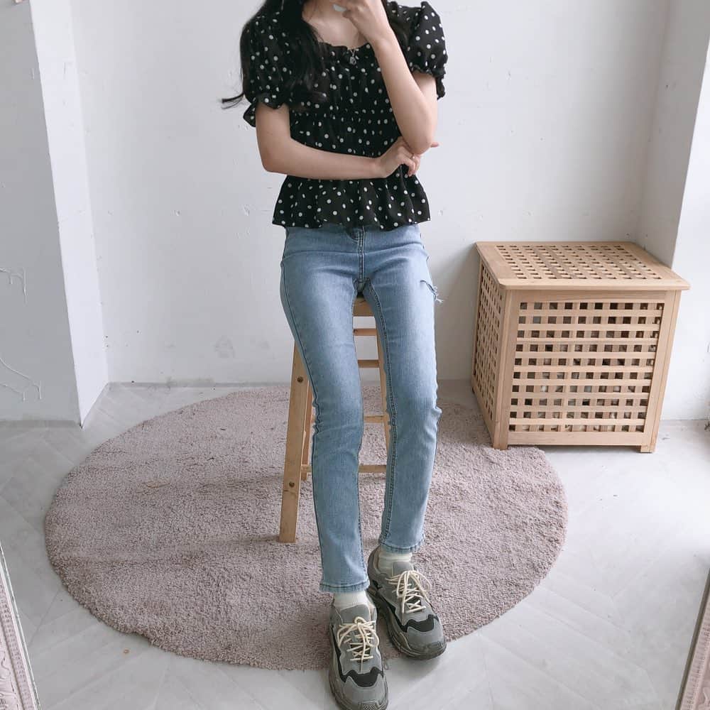 ガールズルールさんのインスタグラム写真 - (ガールズルールInstagram)「トートドット半袖ブラウス (bl0703) COLOR : IVORY, NAVY, BLACK」5月17日 16時33分 - girlsrule_official
