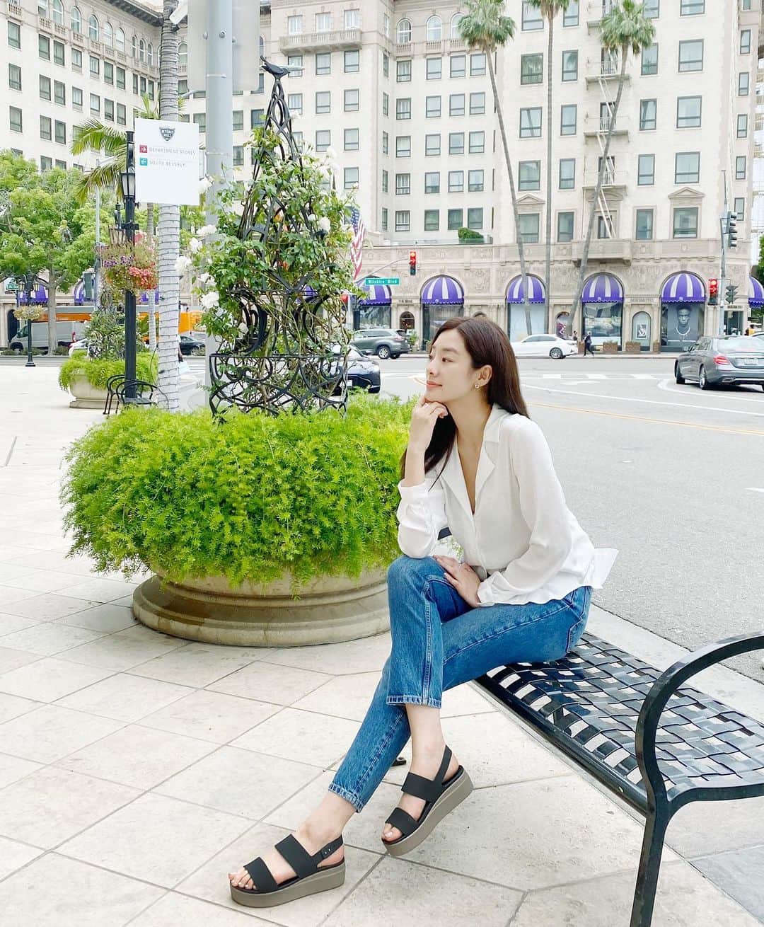 ステファニー・リーさんのインスタグラム写真 - (ステファニー・リーInstagram)「#광고   벌써 크록스의 계절이 돌아오다니! 예쁘고 편한 샌들과 함께 여유 즐기기 ♥   #crocs #크록스 #브루클린로우웨지우먼 @crocskorea」5月17日 17時37分 - stephanielee199