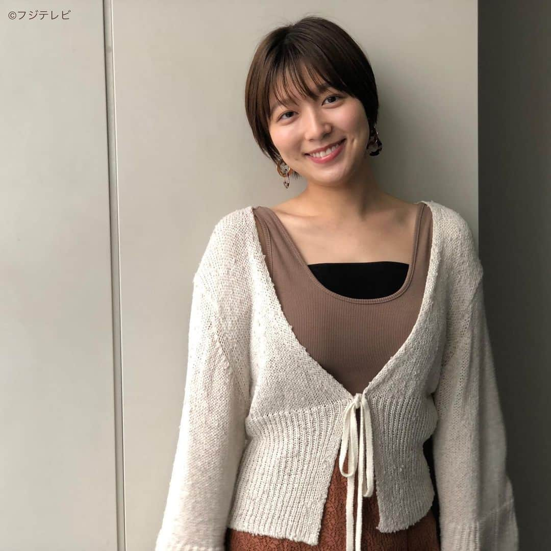 フジテレビ「めざましテレビ」さんのインスタグラム写真 - (フジテレビ「めざましテレビ」Instagram)「5月17日(月)  ファッション雑誌CanCamとコラボした お天気コーナー「きょう何着て行く？」 阿部華也子の毎日のコーデを紹介♪  【きょうのコーデ】 カーディガン→#MERCURYDUO ９３５０円 タンクトップ→#LAGUNAMOON ４９５０円 スカート→#ViS ５４７８円 靴→#ダイアナ １万７０５０円 ピアス→#バナナリパブリック ５４９０円  【コーデのポイント】 リラックスできる着心地抜群のニットカーディガンは おうちでも外でも活躍する優秀な一枚🙆🏻‍♀️✨ タンクトップをINしつつ 全体をドライな色味でまとめるとヘルシーな印象が叶います💐 オープントウパンプスで足元にも抜け感を👡💕  #めざましテレビ #きょう何着て行く？ #阿部華也子 #今日のコーデ#コーデ#CanCam #今日のファッション#ootd #きょう何着て行く？は月〜金朝6時22分ごろ放送📺 #スタイリストたなべさおり」5月17日 17時59分 - mezamashi.tv