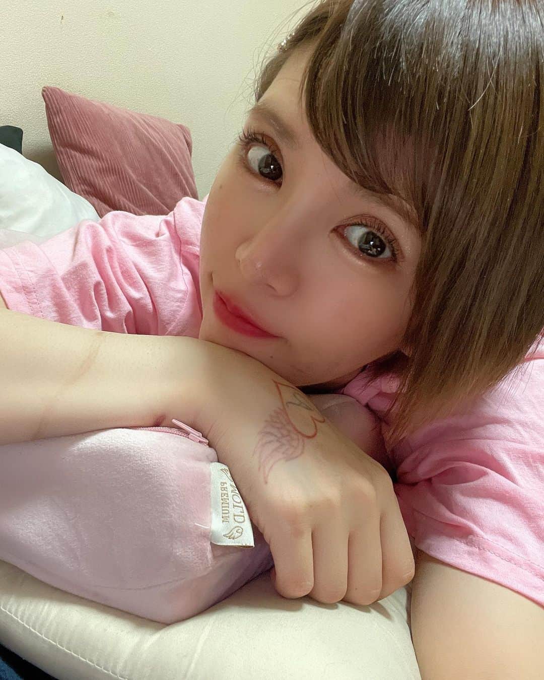 坂口杏里のインスタグラム：「今日店休！ バリバリゆっくりday🥸🙌  火曜日から朝キャバSUIよー！  朝キャバ→SUI 東京都新宿区歌舞伎町2-10-4 ジェストビル 2F  写真、ライン交換、お喋り しましょこ😮💕  朝キャバSUI→ 03-6457-3556」