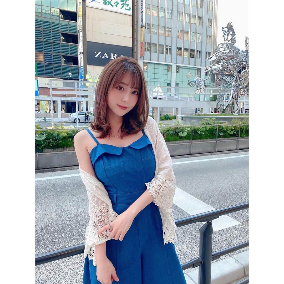 堀尾実咲のインスタグラム：「@an_another_angelus_official の 展示会でチェックつけた お洋服が届いたよ☺️💙  かわいすぎる🥺❤︎  オールインワンだから 楽ちん🧸 なのに スタイルアップできる‼︎  腰の位置が高く見えるような デザインになってるから めちゃくちゃ足長く見える😍  クローゼットの お気に入りアイテムの 仲間入りしたよ🥰  #fint #ananotherangelus #fashion #cordinate #summercollection #summerfashion #summer #tokyo #shinjuku #casual #casualstyle #denim #allinone  #フィント #フィントコーデ #ふぃんとっコーデ #アンアナザーアンジェラス #アンジェラス #夏服 #夏ファッション #カジュアルコーデ #カジュアルファッション #デニム #デニムコーデ #デニム #オールインワン #オールインワンコーデ #ワイドパンツ #ファッション #コーデ #スタイルアップコーデ」