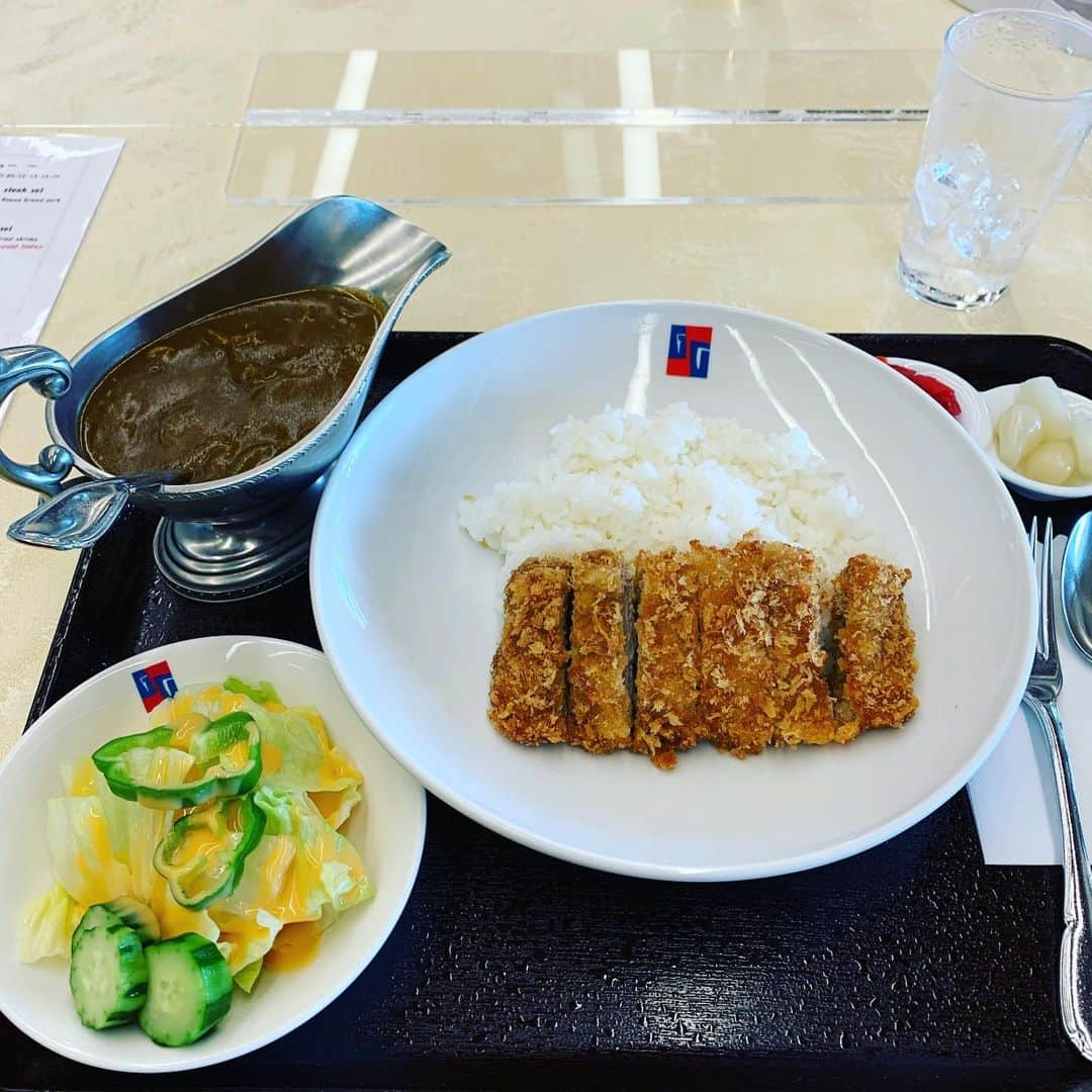 金村義明さんのインスタグラム写真 - (金村義明Instagram)「ダイヤモンドカップ最終日のピン位置で同じティーマークから、誘われて、膝の水溜まりなんか関係無く喜んで初相模原ゴルフ倶楽部へ！ 流石名門相模原パー２つボギー５つダボ１つ　ロングで9やってもた、強風で劇難しかったけど最高でした！ サウナ入って汗絞り出して MBSラジオリモート生放送」5月17日 11時42分 - yoshiaki_kanemura