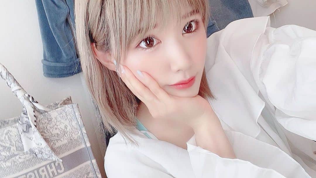 涼宮琴音のインスタグラム：「〜 ご報告 〜 8月いっぱいをもってアダルト女優を引退する決意を致しました。 ･ いきなりのご報告すみません。 びっくりさせちゃってごめんなさい ･ 今までも、これからも みんなのことが大好きで愛してます。 ･ その事をどうかこれからもずっと 忘れないで欲しいです。 ･ 皆が、どうか、悲しみませんように。 ･ 初めまして、今日からの私。 さよなら、昨日までの私。 ･ こっこちゃんねる見てね(^^) ･ https://youtu.be/Vl9eAZWQMBg」