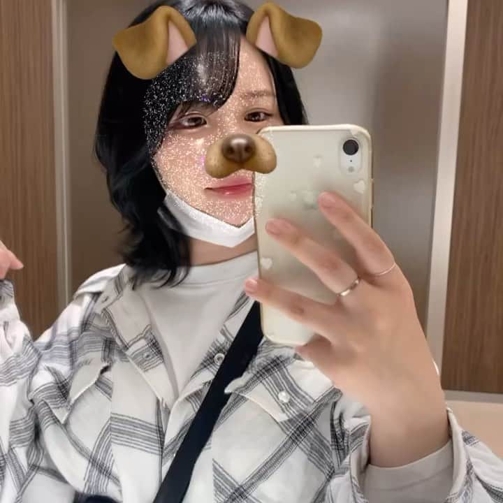 あすぽんのインスタグラム：「🐬🖤  #ブルーブラック#韓国ヘア #サロモ#カットモデル#newhaircolor #blueblackhair#likeme#followme #좋아요#팔로우미#친구해요#샐피」