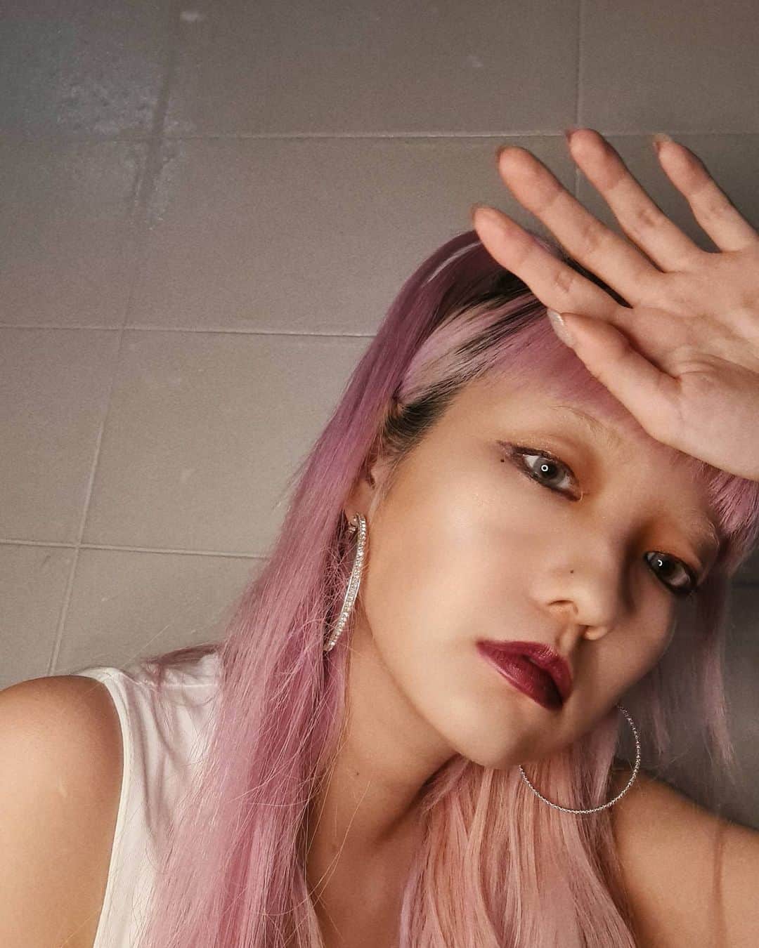 小林レイミさんのインスタグラム写真 - (小林レイミInstagram)「🖤🖤🖤  #makeupidea #pinkhairedgirl #pinkhair #lockdownlife #trainhard #bangkok #2021」5月17日 12時26分 - _reimi._____