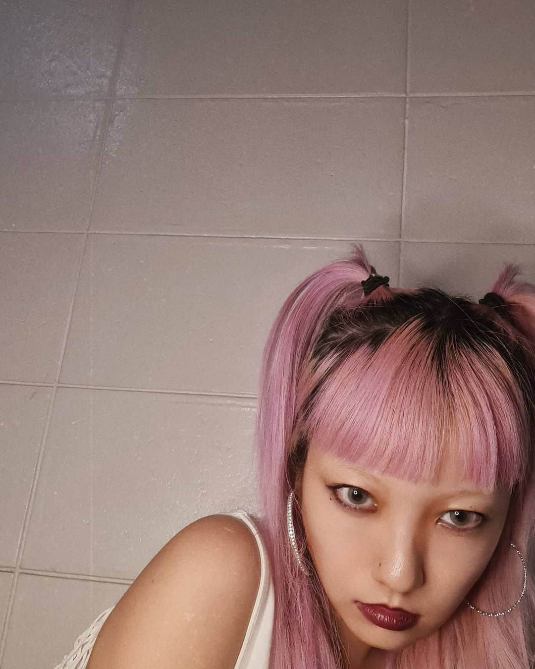 小林レイミさんのインスタグラム写真 - (小林レイミInstagram)「🖤🖤🖤  #makeupidea #pinkhairedgirl #pinkhair #lockdownlife #trainhard #bangkok #2021」5月17日 12時26分 - _reimi._____