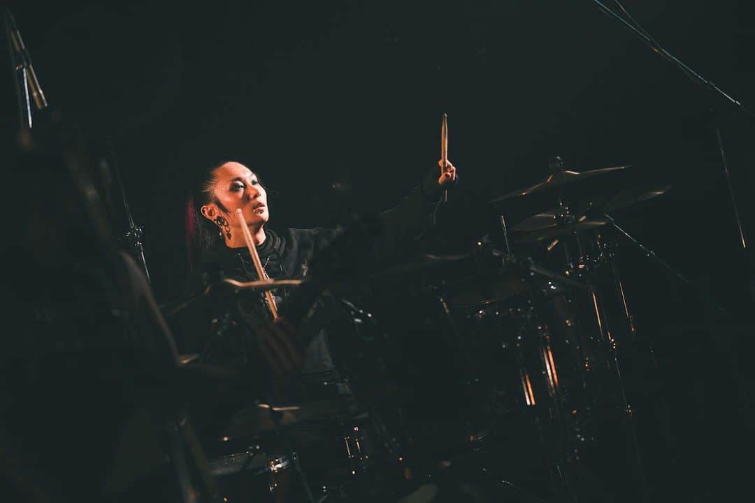 Her Name In Bloodさんのインスタグラム写真 - (Her Name In BloodInstagram)「HEAVY WEIGHT TOUR Day2 We had an amazing time with ya'll! Can't thank enough for you all who came out last night, We love you!  📸 : @litchi_lp」5月17日 13時12分 - hnibband