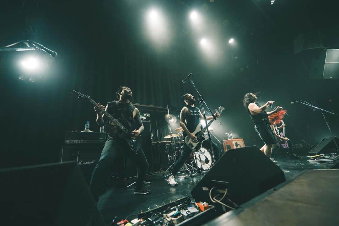 Her Name In Bloodさんのインスタグラム写真 - (Her Name In BloodInstagram)「HEAVY WEIGHT TOUR Day2 We had an amazing time with ya'll! Can't thank enough for you all who came out last night, We love you!  📸 : @litchi_lp」5月17日 13時12分 - hnibband